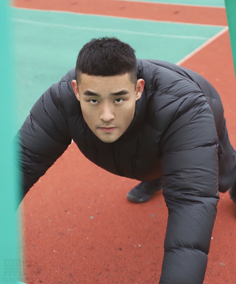 M162_男套图306照片+28视频（二十多岁小眼睛男人帅气生活照、微商养号同人套图）-19