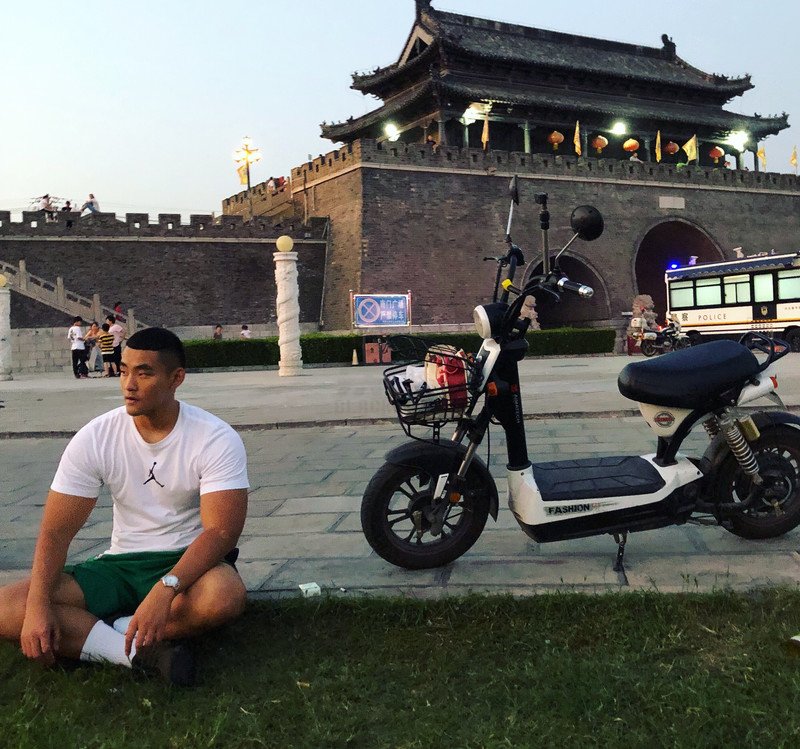 M162_男套图306照片+28视频（二十多岁小眼睛男人帅气生活照、微商养号同人套图）-15